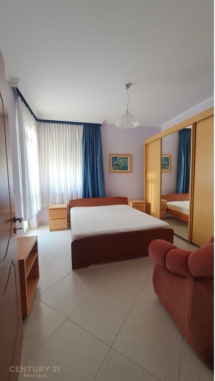 Disponojme Apartament 2+1+2 Tualete per Qira, Komuna E Parisit.