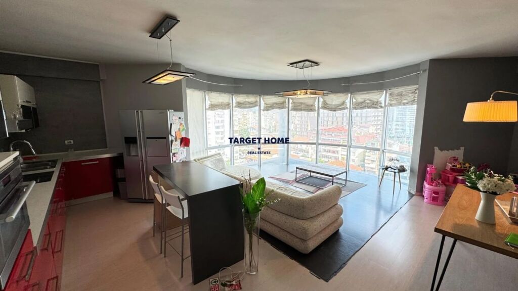 Apartament 2+1 me qira tek Komuna e Parisit!