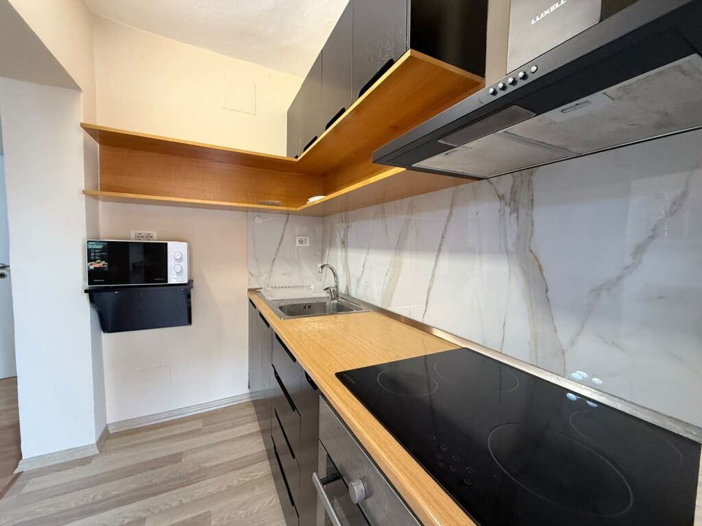 Apartament 2+1 per qera Rruga e Durresit !