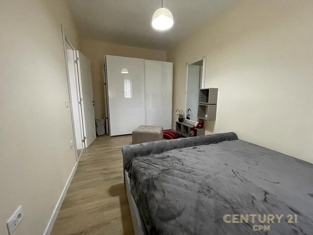 APARTAMENT 1+1 ME QERA PRANE KODRES SE DIELLIT!