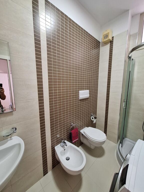 APARTAMENT 2+1 ME QERA RRUGA E ELBASANIT
