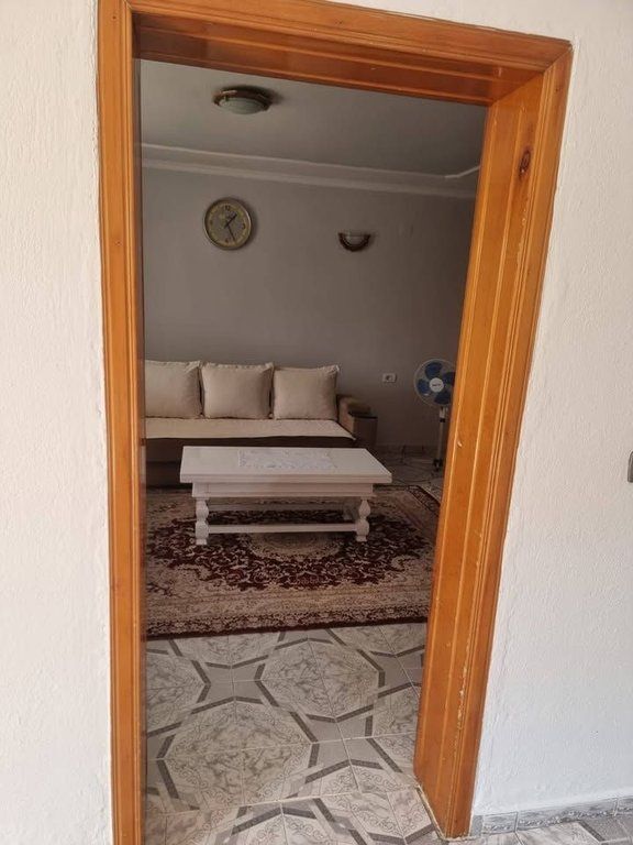 JEPET SHTËPI ME QIRA – ALI DEMI 500 € /Muaj 45,000 Lekë /Muaj