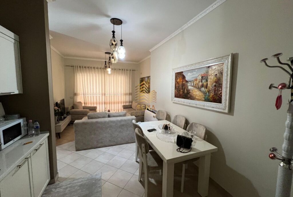 Qira, Apartament 2+1+Blk, Komuna e Parisit, 800 Euro/muaj