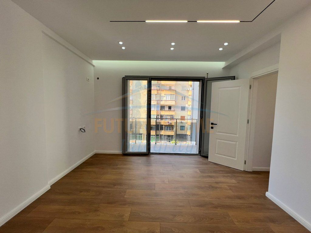 Shitet Apartament 1+1, 21 Dhjetori