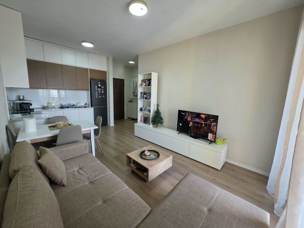 🏡 SHITET APARTAMENT 1+1 I MOBILUAR – YZBERISHT  📍 Rruga “3 Dëshmorët”, Yzberisht, Tiranë 🏢 Kati 9 |  Sipërfaqe totale: 66.6 m² 🛋️ Apartament i mobiluar 🚗   💰 Çmimi: 120,000 €  📩