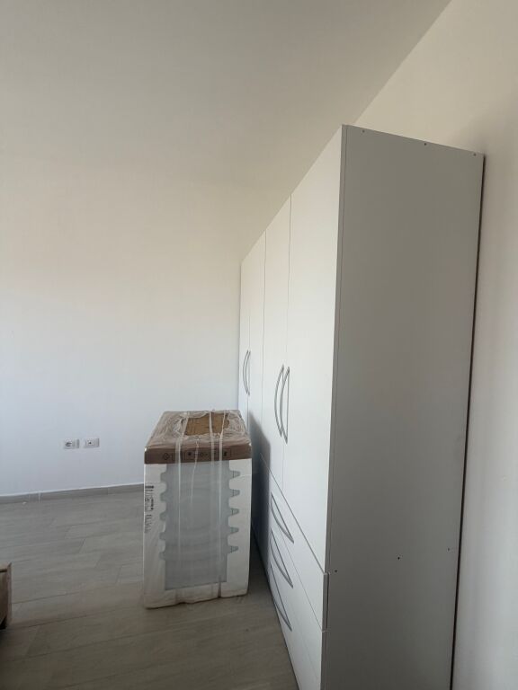 Apartament 2+1+parkim te Urban Gate i sapo mobiluar