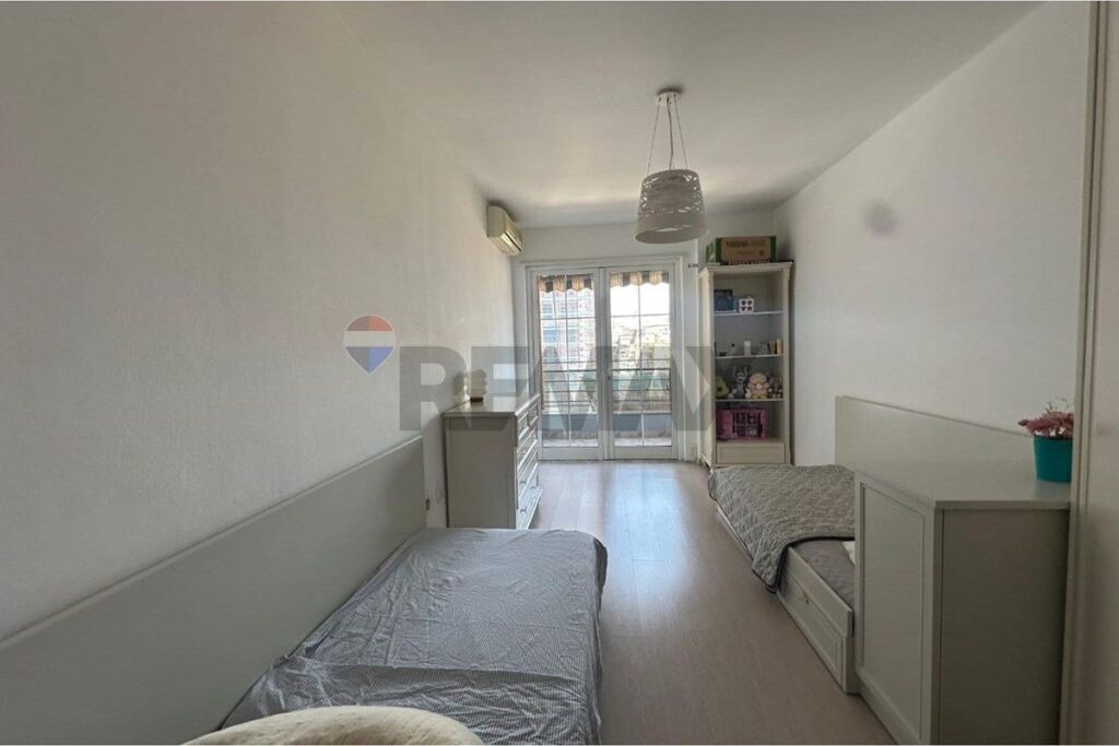Jepet Apartament 2+1+2 , Komuna e Parisit!