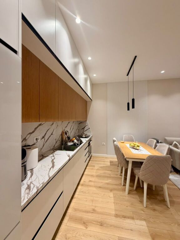 APARTAMENT 1+1 ME VERANDË PËR SHITJE | KODRA E DIELLIT 18500000 lek