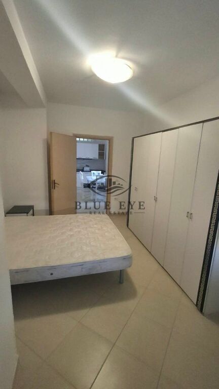 Jepet me qira apartament 2+1 – Afër Policisë!