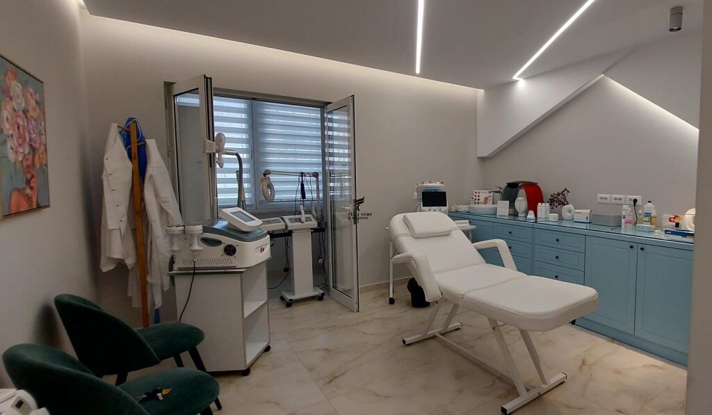 SHOP FOR RENT 70 M2 CENTER 1,700 EURO FH-92971