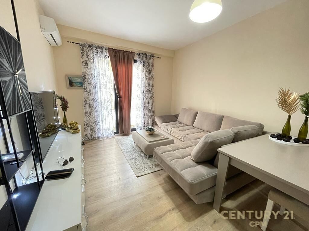 APARTAMENT 1+1 ME QERA PRANE KODRES SE DIELLIT!
