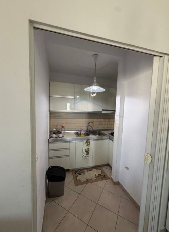Shitet, Apartament 3+1, Rruga e Kavajës