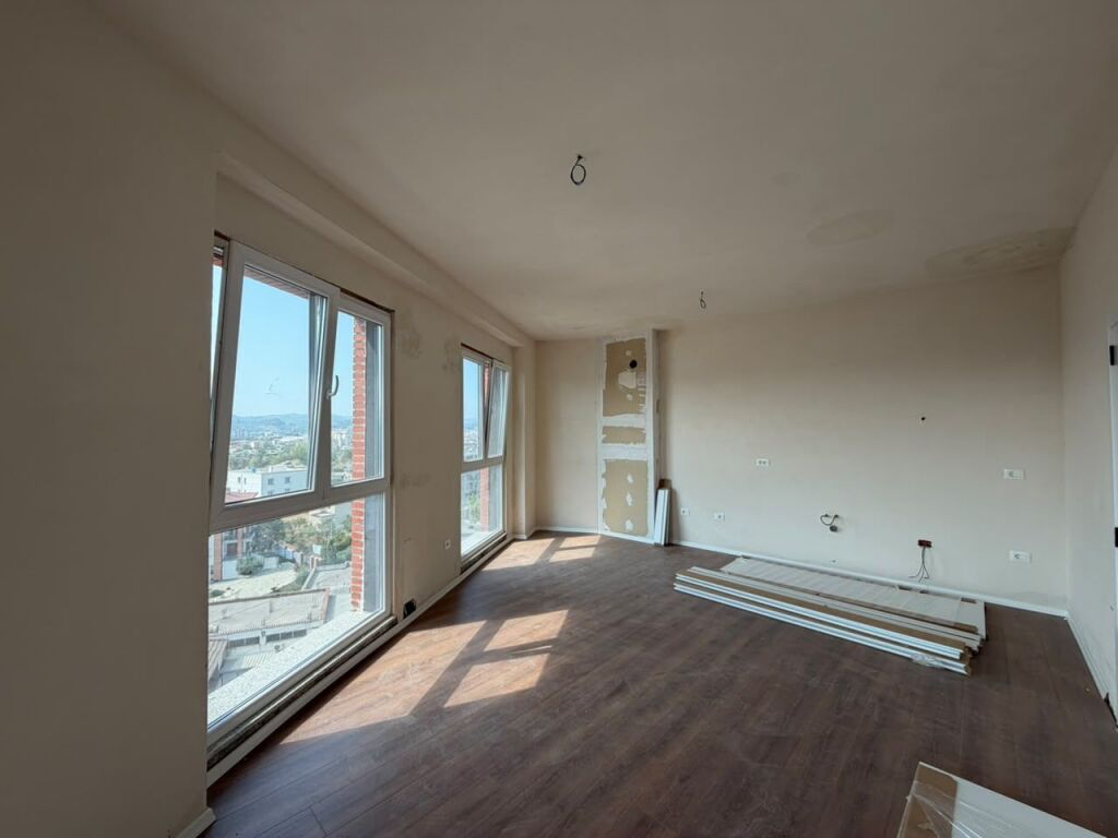Apartament 2+1 per shitje ne Paskuqan.
