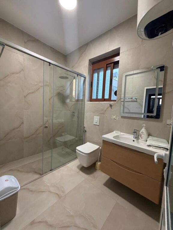 Vendesi Super Villa di 5 piani a Selite vicino alla scuola Marin Barleti a Tirana ID 3891
