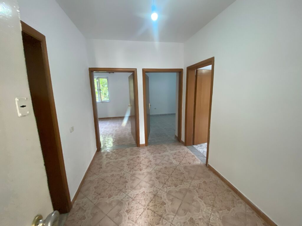 Apartament 2+1 bosh per qera Shkolla e Bashkuar !