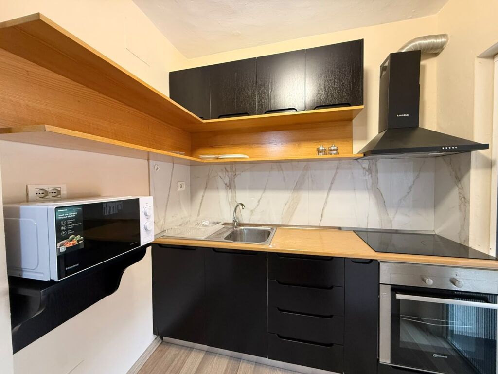 Apartament 2+1 per qera Rruga e Durresit !