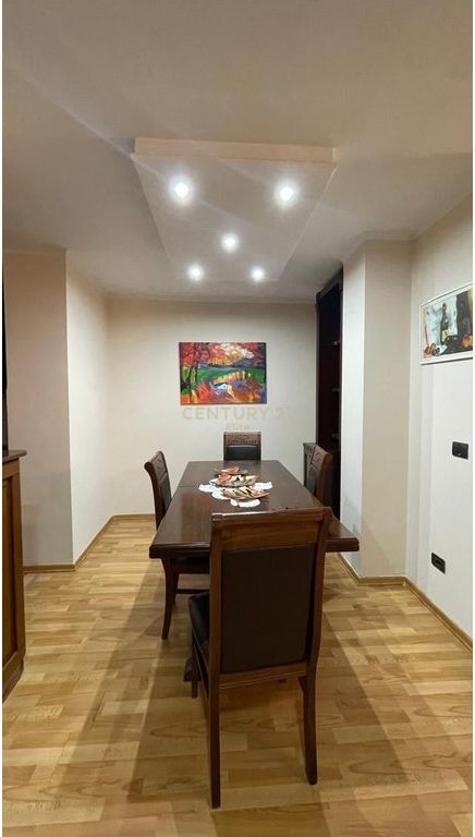 Qira, Apartament 2+1+2, Sheshi Willson