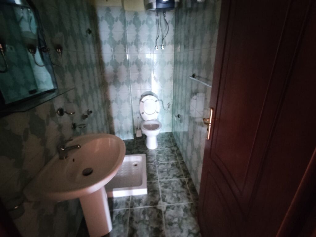 Jepet apartament\zyre me qera tek Zogu i Zi F   