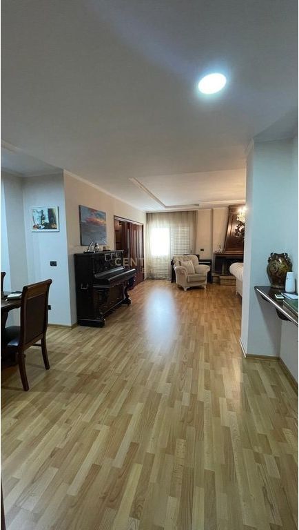 Qira, Apartament 2+1+2, Sheshi Willson