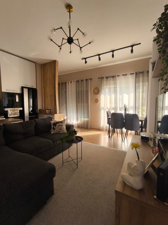 Shitet apartament, Mangalem 2+1+2+ parkim