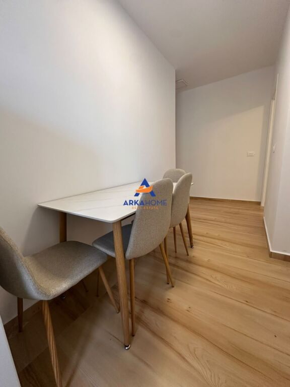 MONOLOCALE IN AFFITTO 55 M2 "VIA TODI SHKURTI, VICINO AL MUSEO DELLE SCIENZE, ALI DEM" 50.000 LEKE