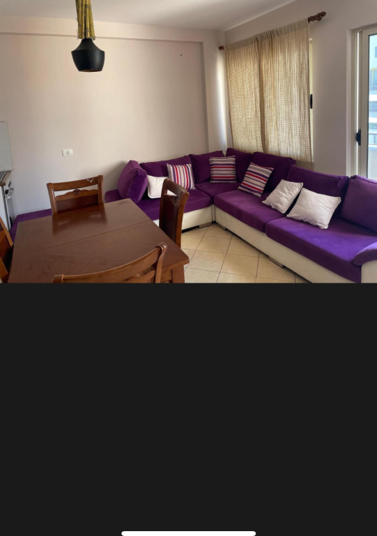 Appartamento in affitto 1 + 1 Yzberisht di fronte alla galleria Arredato: Credenza, stoviglie, fornelli, frigorifero, tavolo da pranzo e 4 sedie, condizionatore, bagno, aria condizionata portatile, lavatrice, letto matrimoniale, WIFI, Due balconi Balcone molto grande con vista sulla Galleria, Spazi molto regolari. Disponibile da settembre 2026 Appartamento in affitto 1 + 1 Yzberisht di fronte alla galleria