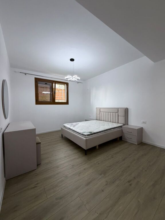 🏠Ne zonen e Saukut,jepet me qera kati i I-re i nje vile,1+1,i sapo mobiluar  50,000Leke