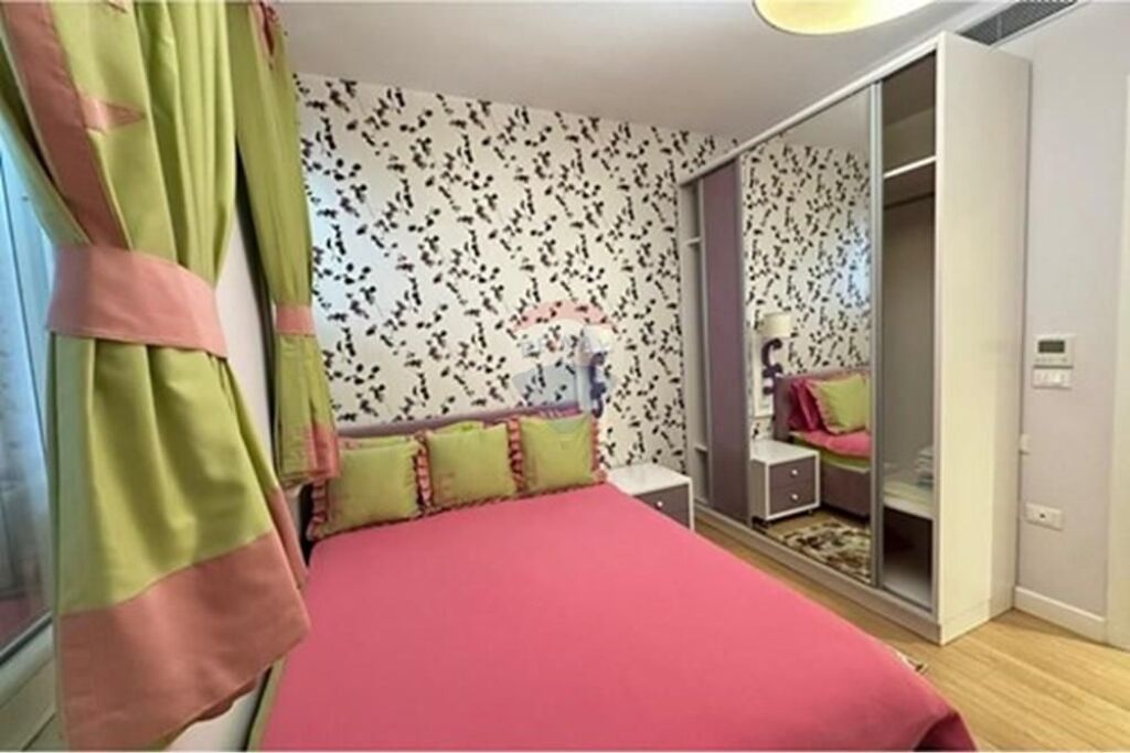 Shitet apartament 3+1+3+parkim te Kodra e Diellit