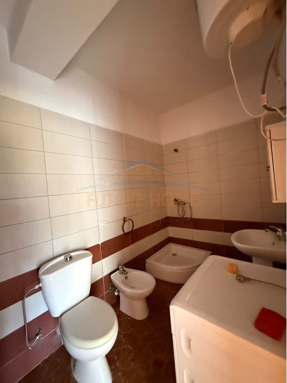 Shitet apartament 2+1, Rruga Sokrat Miho prane Vila-L, Unaza e Re