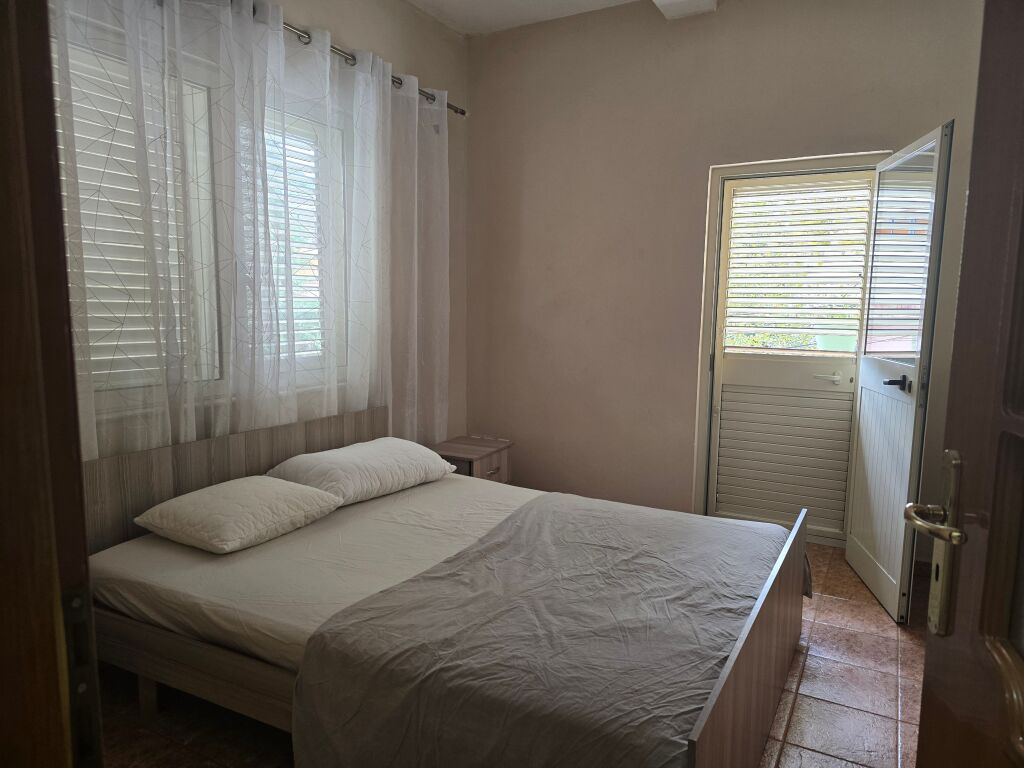 Apartament me qera + hapesire biznesi(opsionale)