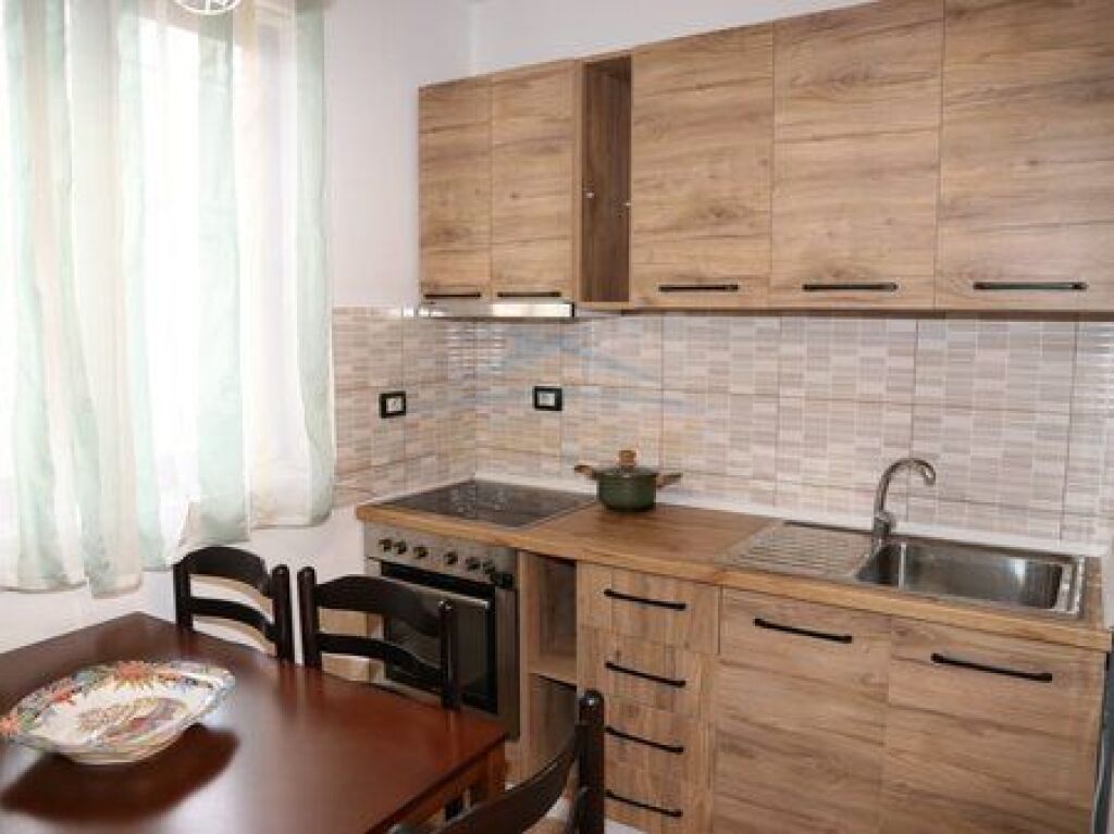 Affitto, Appartamento 2+1+Posto Auto, Laprake, Tirana