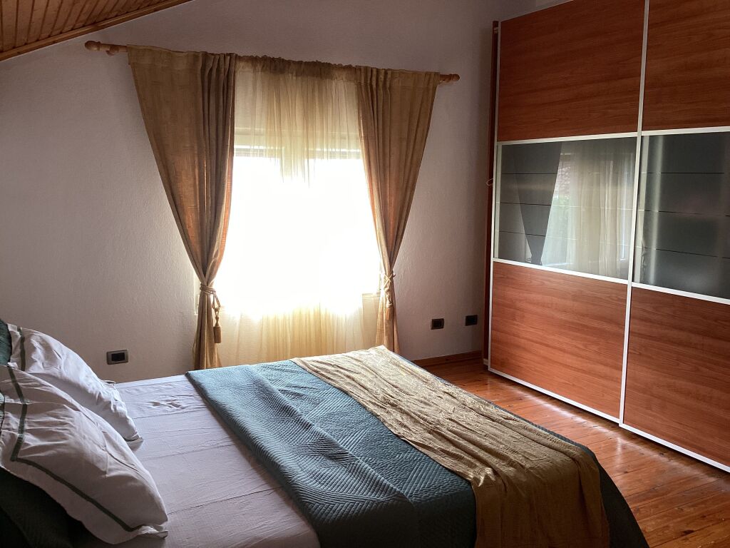 Kat i plotë vile me qira — Qyteti Studenti, Rruga Naum Prifti