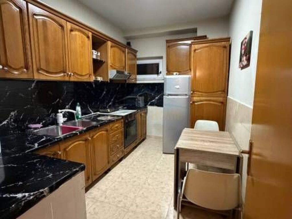 Qera, Apartament 2+1+Verandë, Pazari i Ri, Tiranë