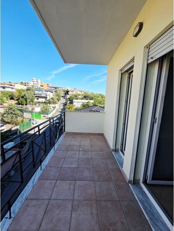 SHITET SUPER APARTAMENT 2+1 ME VERANDE PRANE SPITALIT, DURRES!!