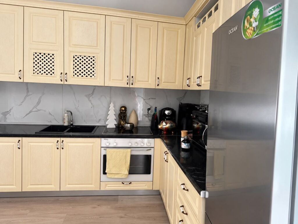 APARTAMENT ME QIRA  1+1 SHKOLLA BASHKUAR 50,000 LEKË FH-93235