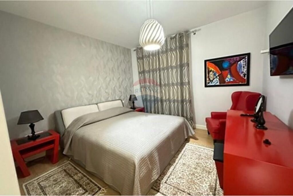 Shitet apartament 3+1+3+parkim te Kodra e Diellit