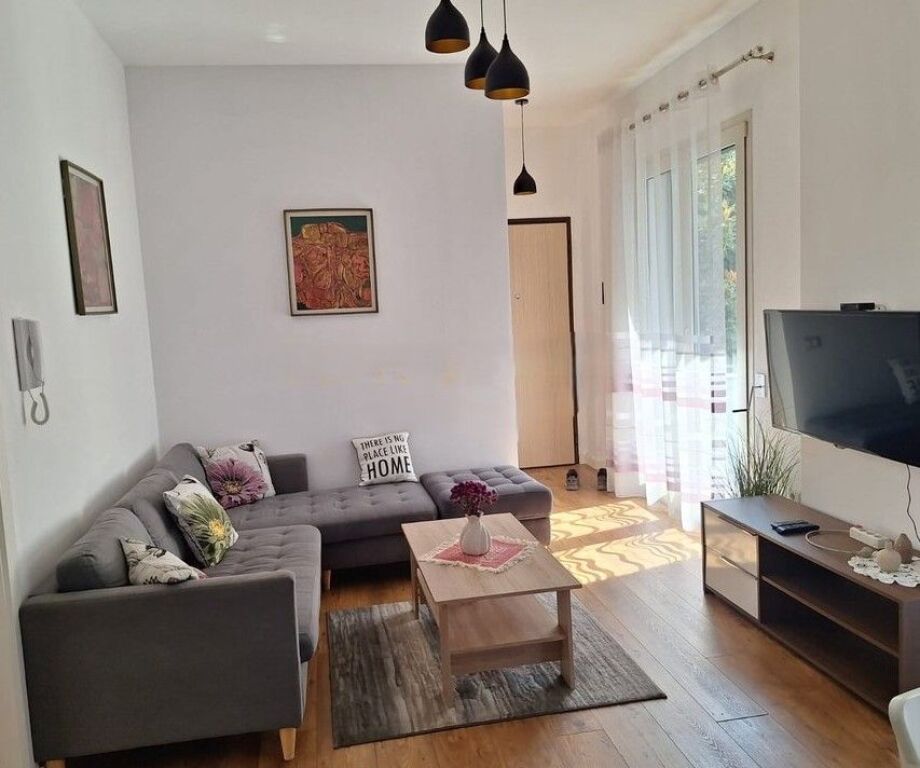 APARTAMENT 2+1+2 ME QIRA, PRANE AMBASADES AMERIKANE! 800 € /Muaj