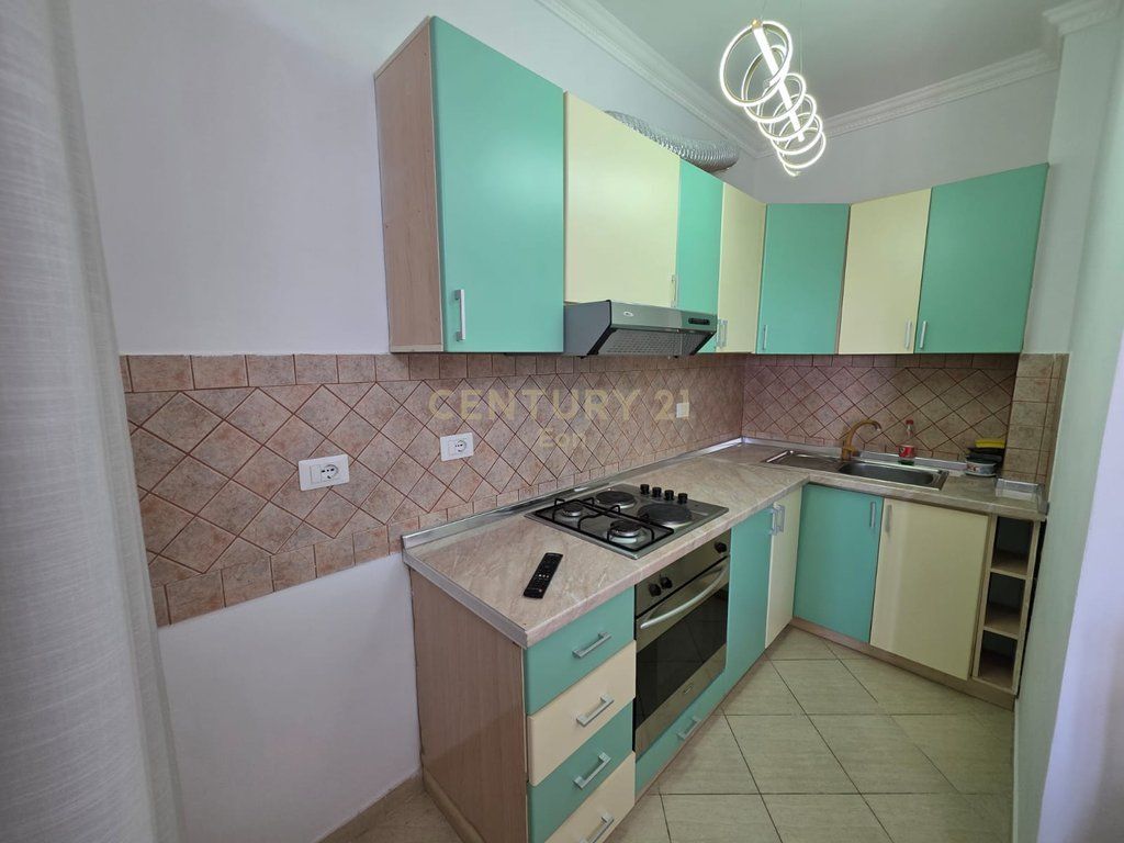 Shitet Apartament 1+1 Pamje Deti në Shkëmbin e Kavajës, Durrës - Vijë e Parë !