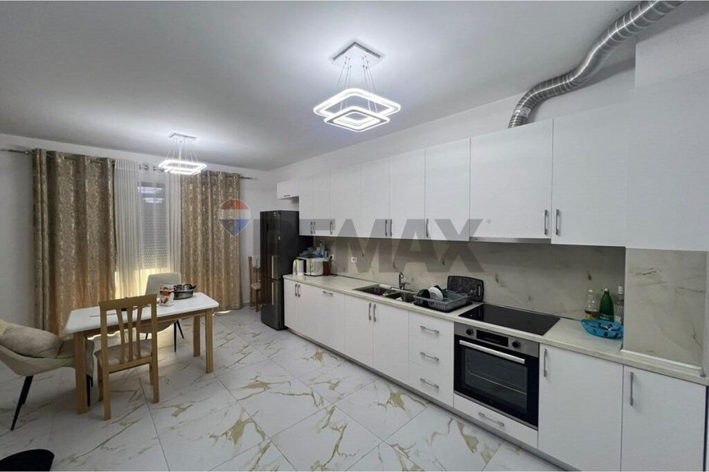 Jepet me qira apartament 2+1+2+ Parkim!