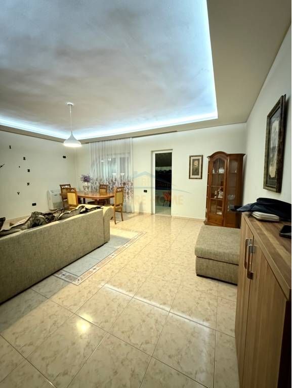 Rent, Apartment 2+1+Veranda, New Bazaar, Tirana