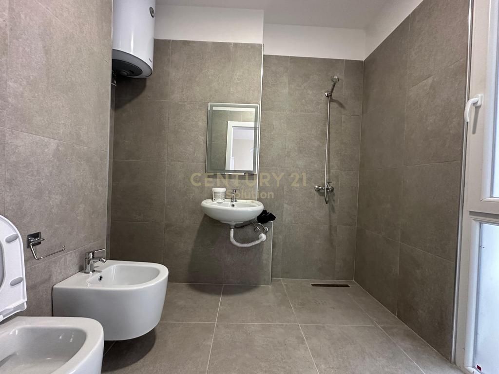AFFITTASI APPARTAMENTO 2+1+2+POSTO AUTO PRESSO LA FARMACIA 10 !!