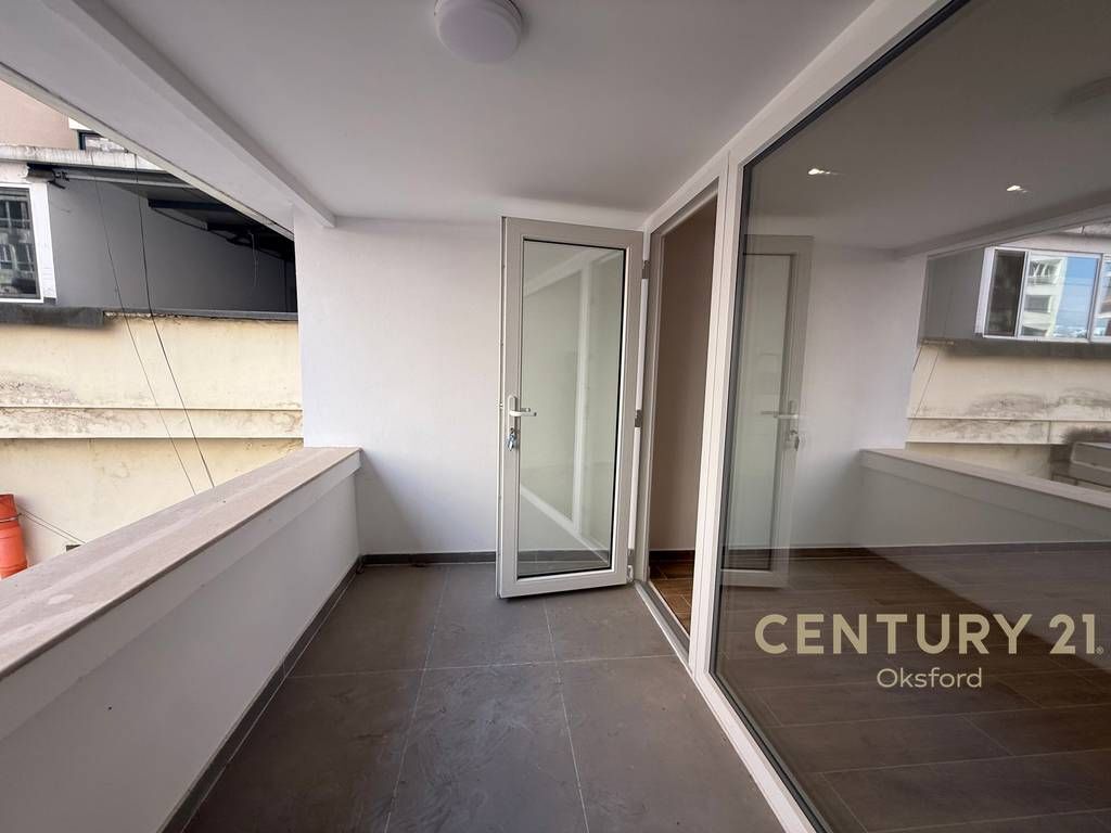 ESCLUSIVO! VENDESI STUDIO ADATTABILE IN 1+1 VICINO A SPAK, EX STAZIONE DEL TRENO! 167.000 €