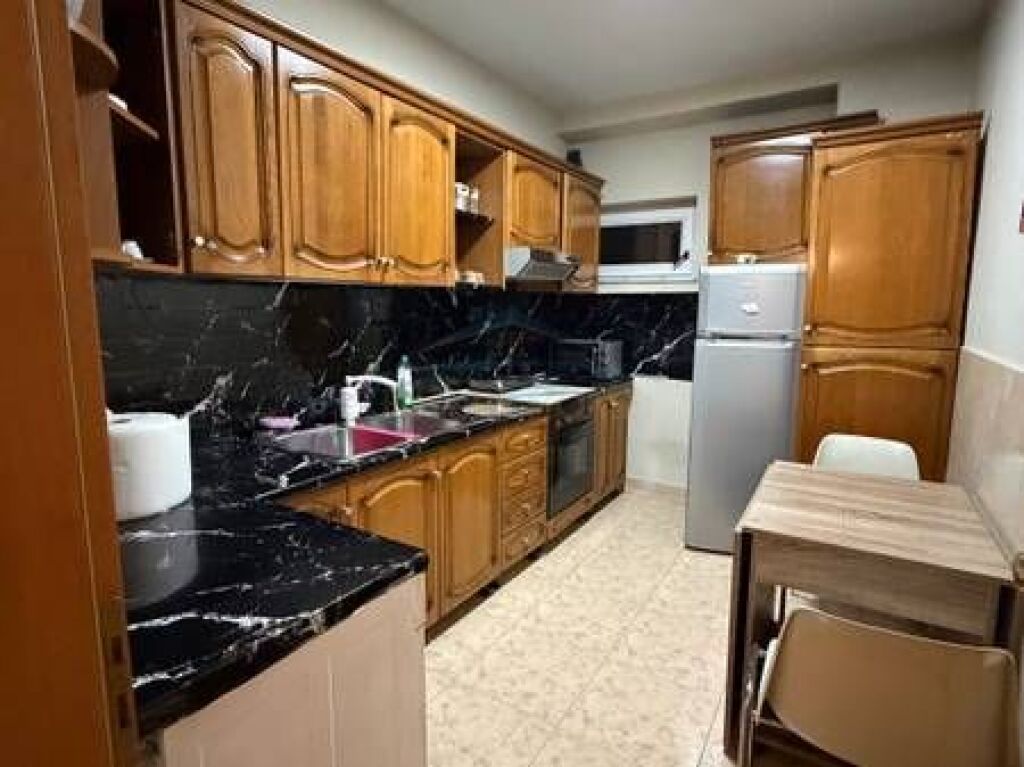 Qera, Apartament 2+1+Verandë, Pazari i Ri, Tiranë