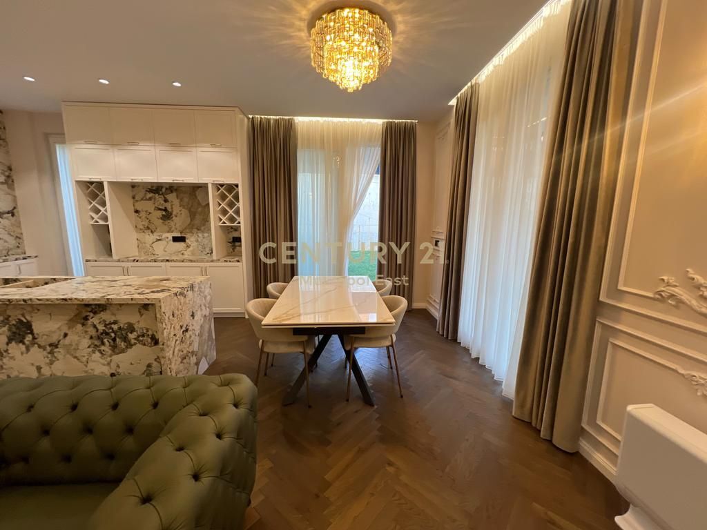 Affittiamo una villa vicino a Teg.