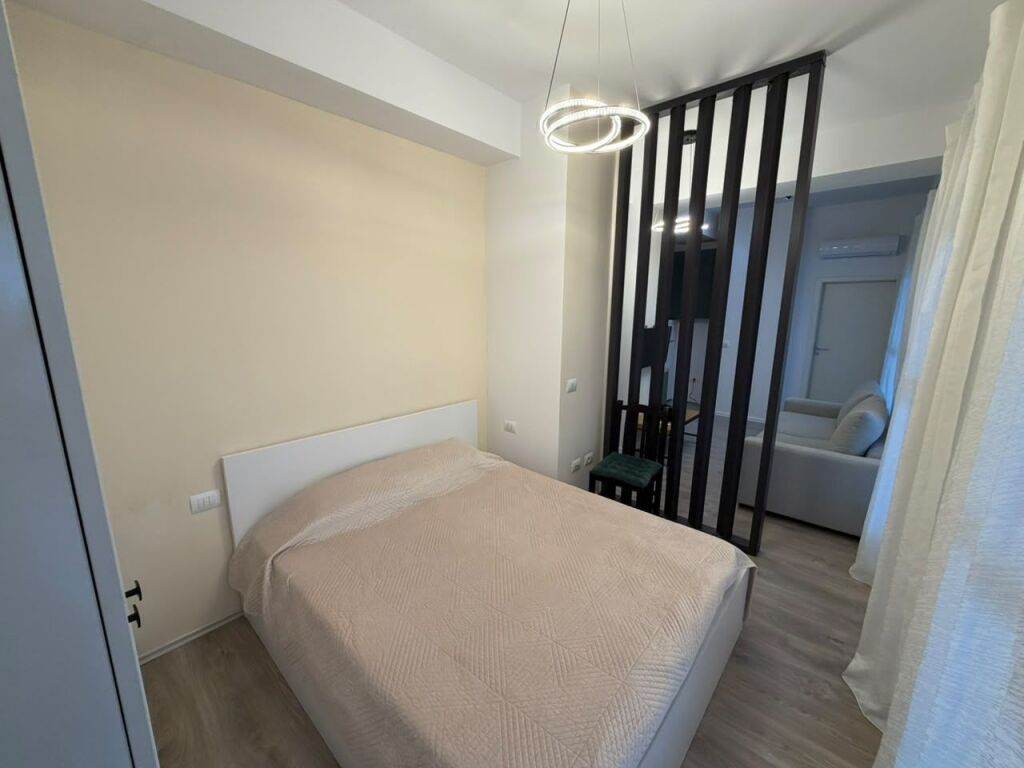 🏠 Monolocale in vendita  📍 Ali Demi – Mangalem 21 📐 43 m² lordi | 38 m² netti 🏢 2° piano 📄 Con ipoteca 🛋️ Arredato e ben organizzato 💰 Prezzo: 76 milioni di lek