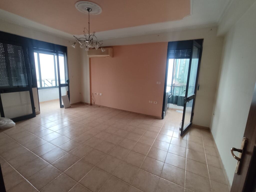 Jepet apartament\zyre me qera tek Zogu i Zi F   