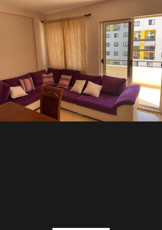 Appartamento in affitto 1 + 1 Yzberisht di fronte alla galleria Arredato: Credenza, stoviglie, fornelli, frigorifero, tavolo da pranzo e 4 sedie, condizionatore, bagno, aria condizionata portatile, lavatrice, letto matrimoniale, WIFI, Due balconi Balcone molto grande con vista sulla Galleria, Spazi molto regolari. Disponibile da settembre 2026 Appartamento in affitto 1 + 1 Yzberisht di fronte alla galleria
