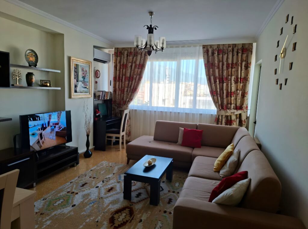 🏠 SHITET 1+1 – RR. KONGRESI I MANASTIRIT