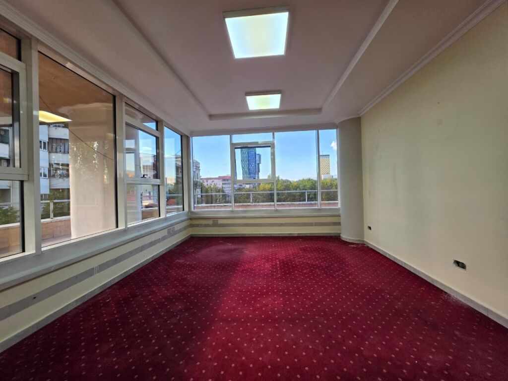 For Rent: Premium Office 📍 Bllok - Sky Tower || 8 Working Spaces + Huge Terraces + 1 Parking Space 💥 || 380,000 LEKE/Month
