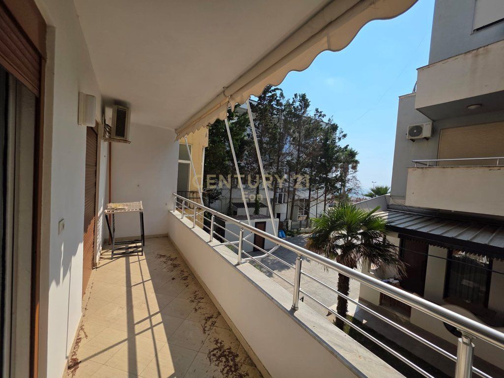 Shitet Apartament 1+1 Pamje Deti në Shkëmbin e Kavajës, Durrës - Vijë e Parë !